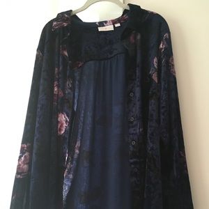 Belle by Kim Gravel Long Sleeve Button Down Top